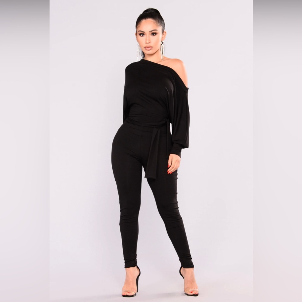 New Black Fashion Nova “Pro Lounger” jumpsuit size small 5/6. Flare leg crop top